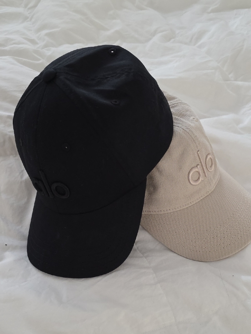 ALO Yoga Black and Beige Logo Baseball Caps Set